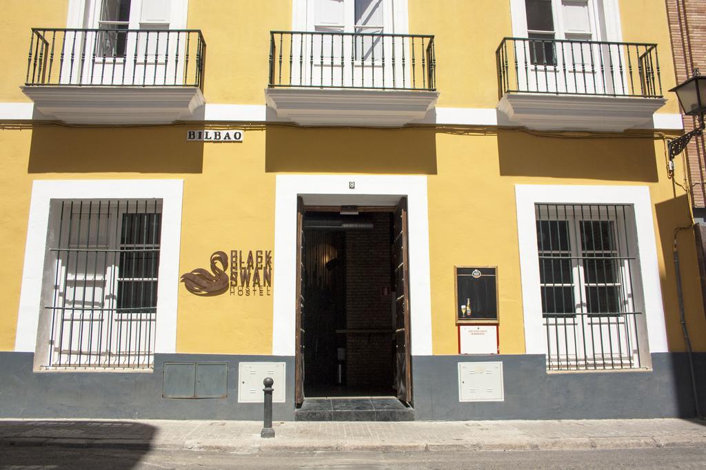 Black Swan Hostel Sevilla Luaran gambar